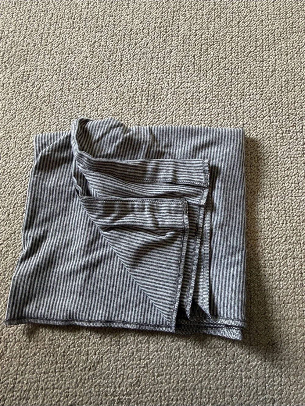Lululemon Vinyasa Scarf in grey stripe - Picture 5 of 5